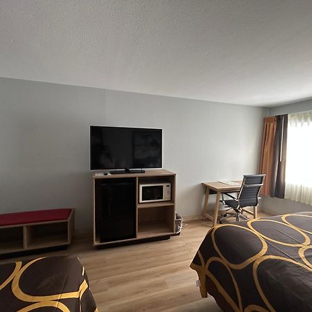 Super 8 By Wyndham Sterling Co Hotel Ngoại thất bức ảnh
