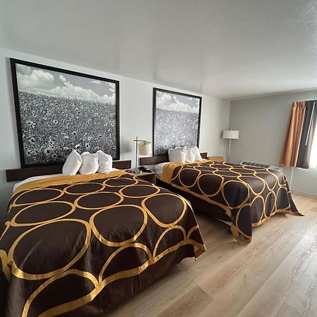 Super 8 By Wyndham Sterling Co Hotel Ngoại thất bức ảnh