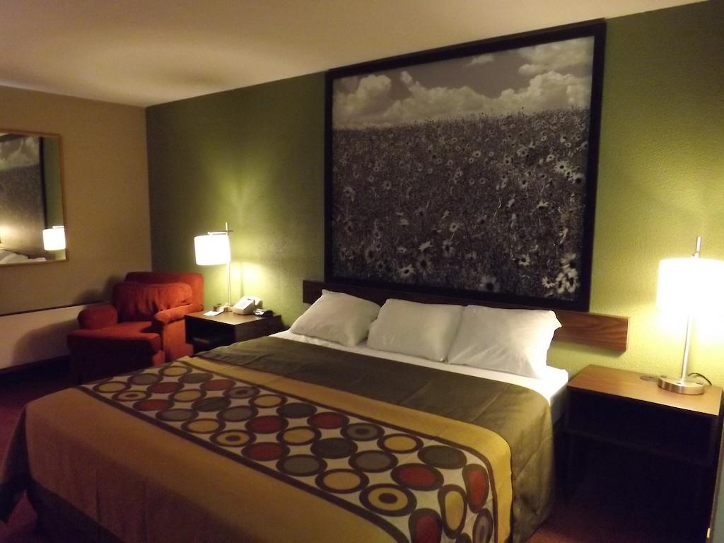 Super 8 By Wyndham Sterling Co Hotel Phòng bức ảnh