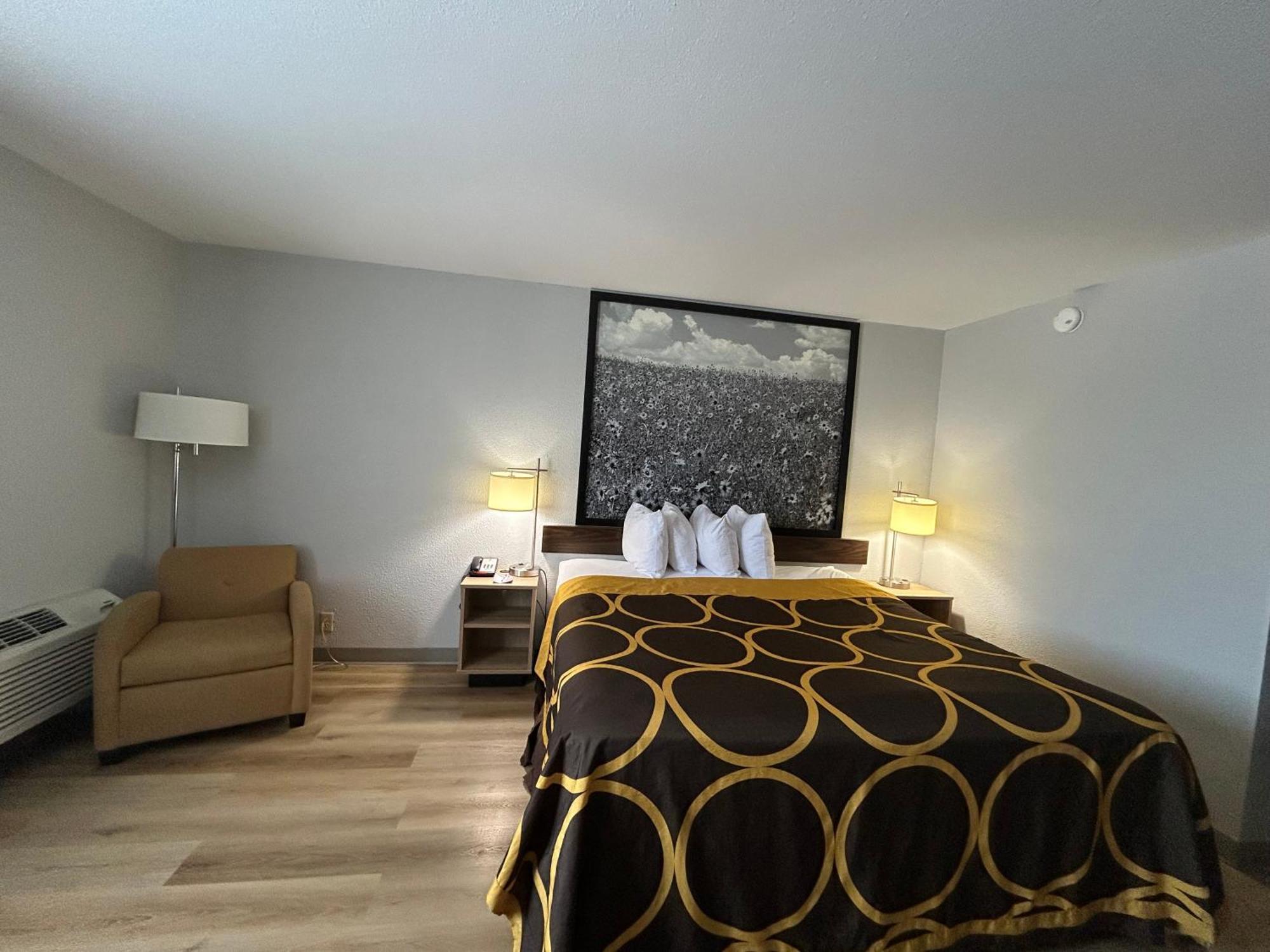 Super 8 By Wyndham Sterling Co Hotel Ngoại thất bức ảnh