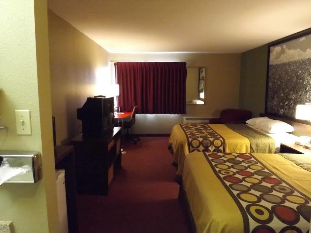 Super 8 By Wyndham Sterling Co Hotel Ngoại thất bức ảnh